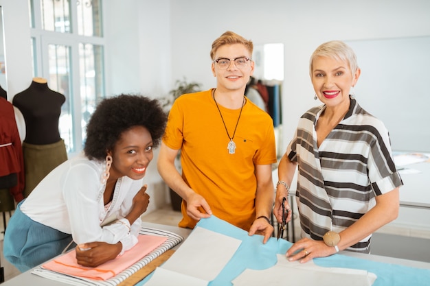 Uczestnicy warsztatów haftu